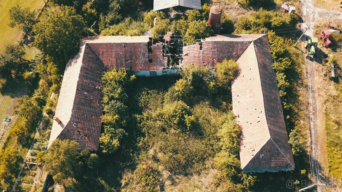 Areál družstva 1,1 ha - predaj/prenájom - 3