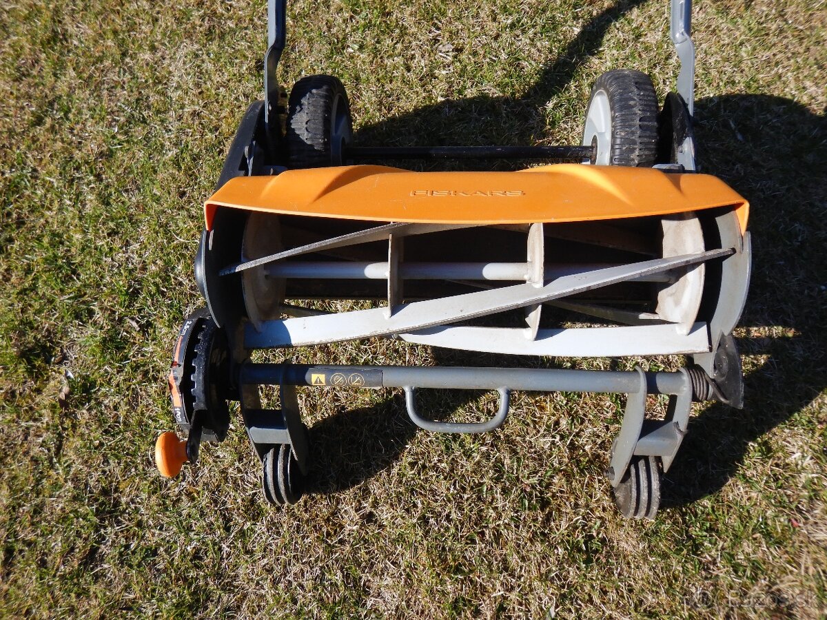 vretenová kosačka FISKARS StaySharp Max - 3