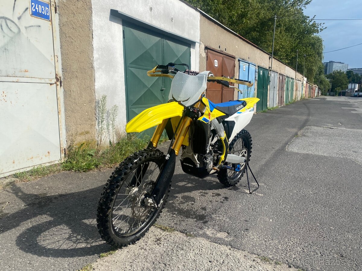 • SUZUKI RMZ 450 •