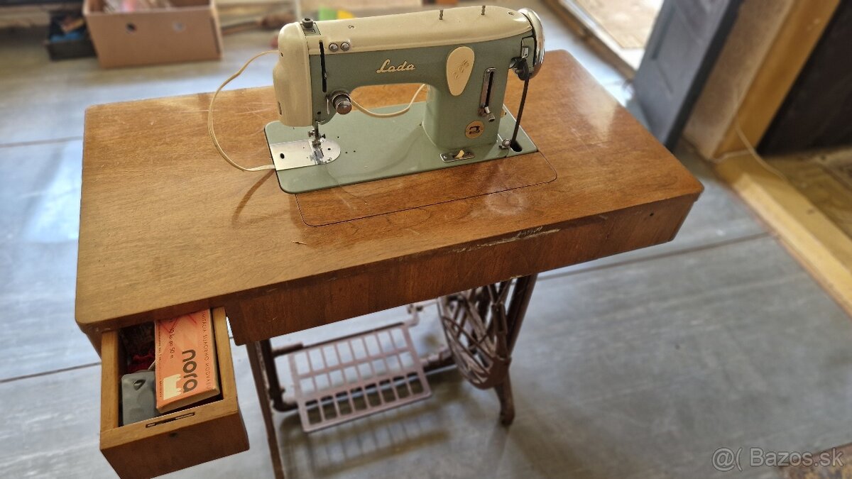 Šijací stroj zn. LADA - 3