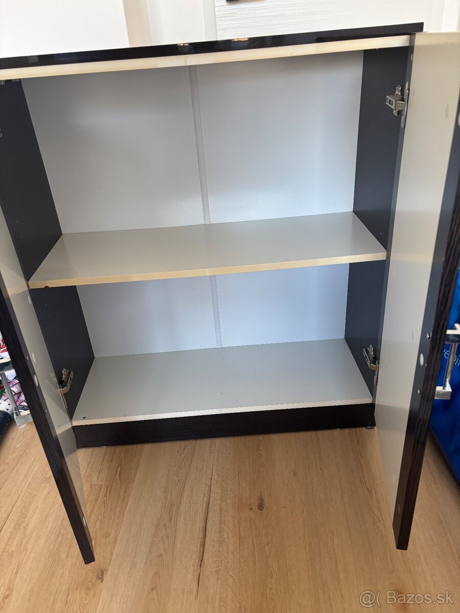 Predám používané dve skrinky - 3