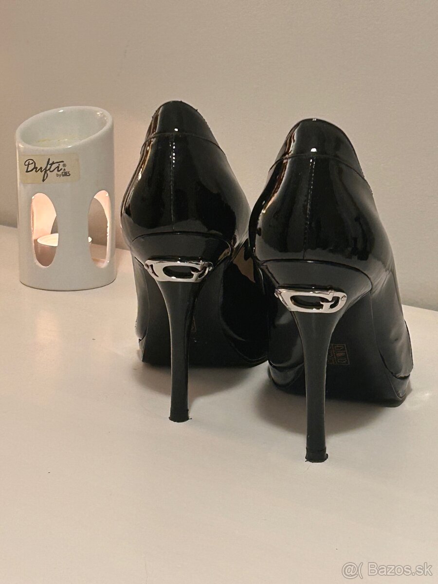 Kozene lakovane lodicky Guess vel.40 - 3