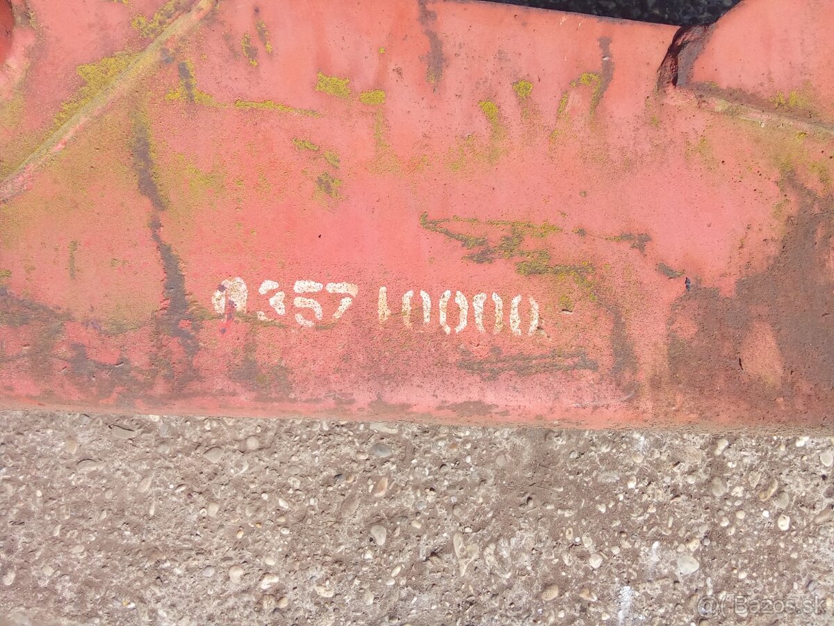 Belarus traktorbager MTz rameno vyložnika - 3