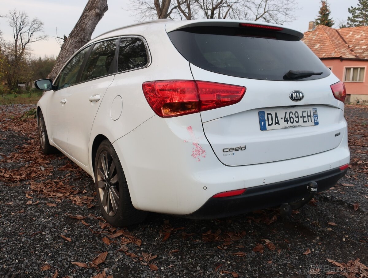 Kia Cee´d Premium 1,6CRDi 128k, panorama, navigácia, AUTOMAT - 3