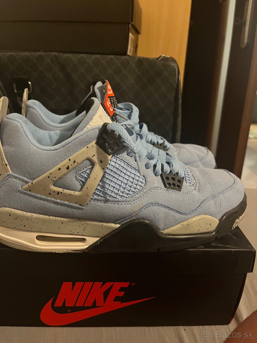 Jordan 4 UNC - 3