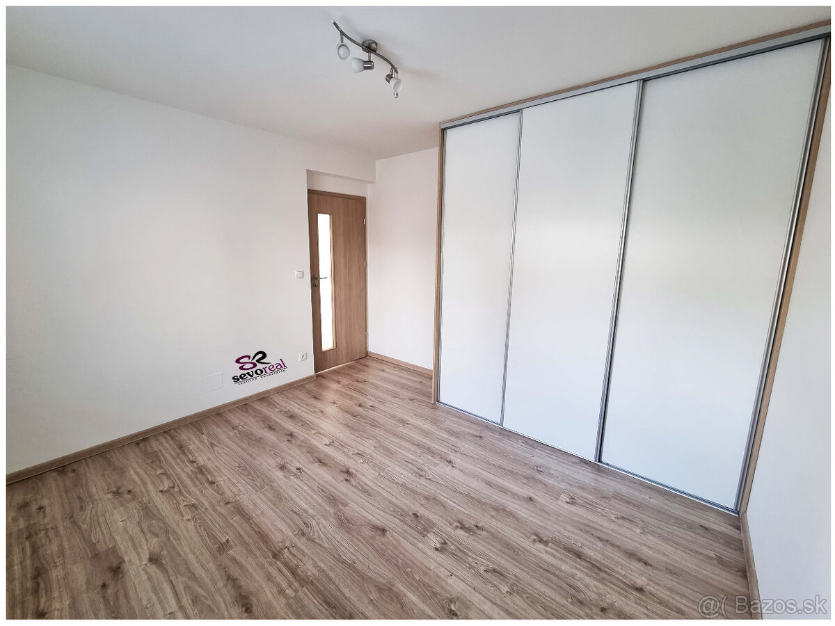 3i byt BB / PODLAVICE / PARKOVACIE MIESTO - 3