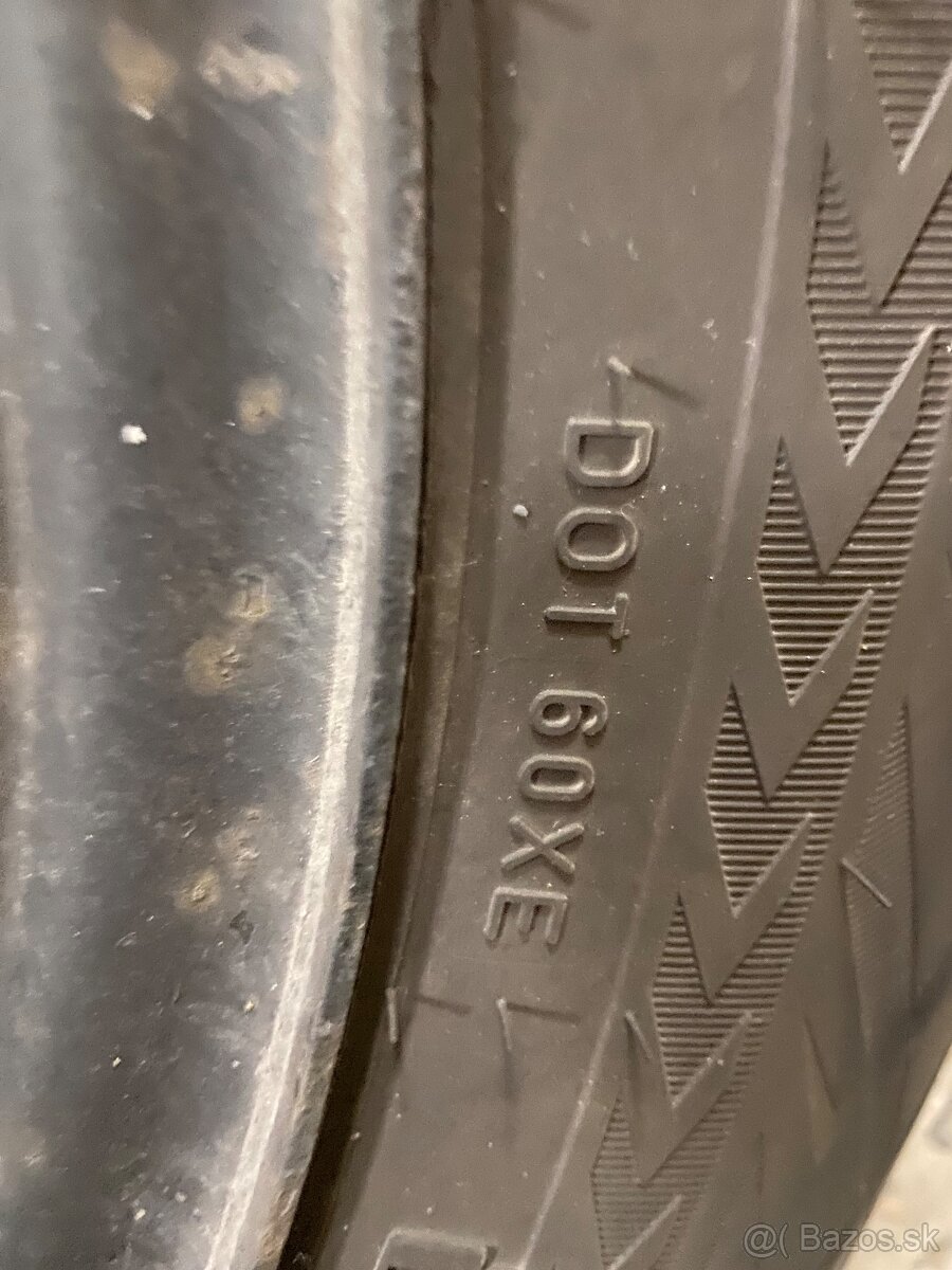 Predám zimnú sadu kolies 215/70 R16 Nokian Weatherproof - 3