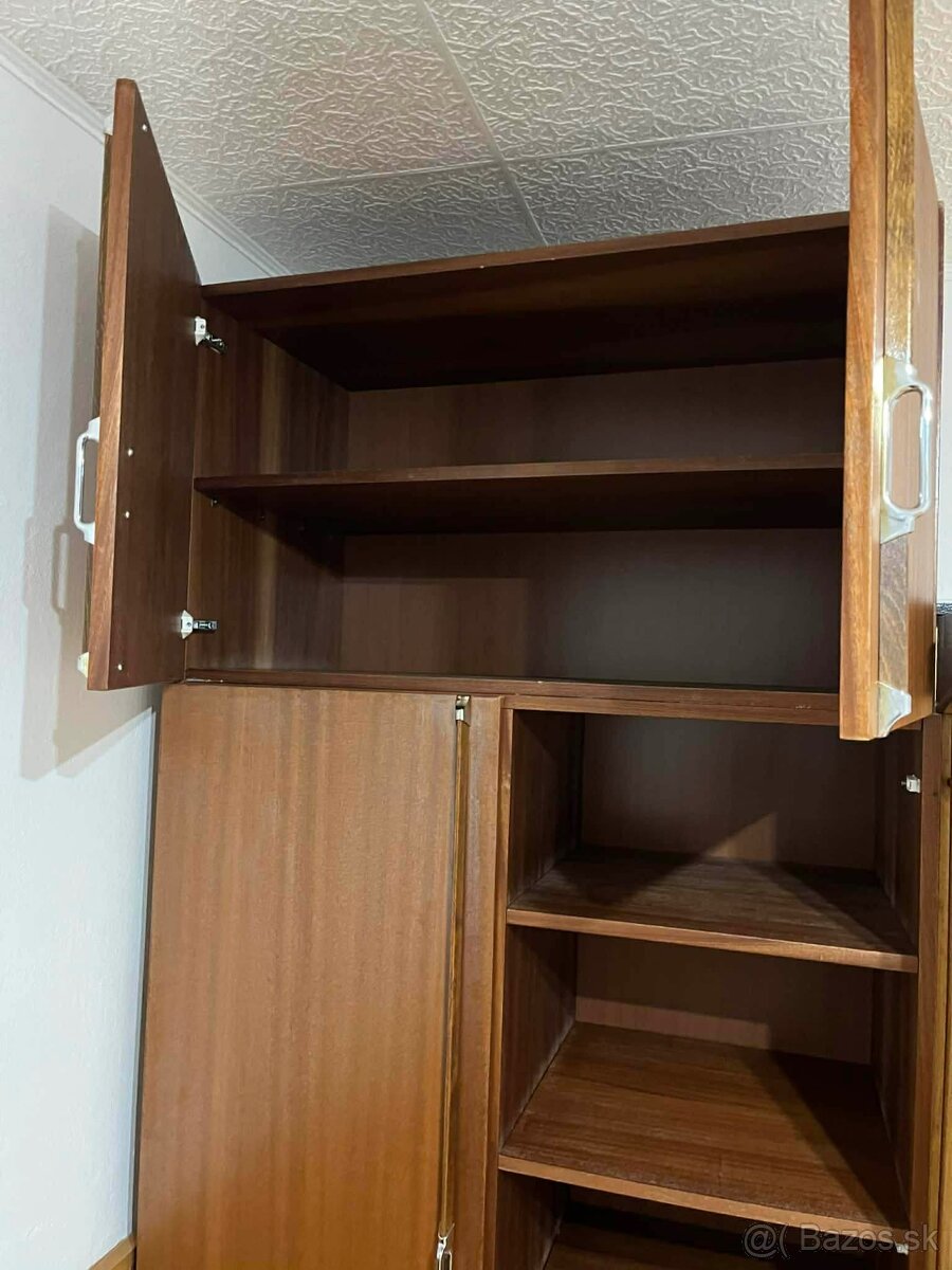 Skriňa - 3