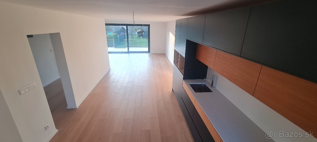 REKONŠTRUKCIA -5 IZB. RODINNÝ DOM, ŽILINA-DVOJGARÁŽ, 402m2 - 3