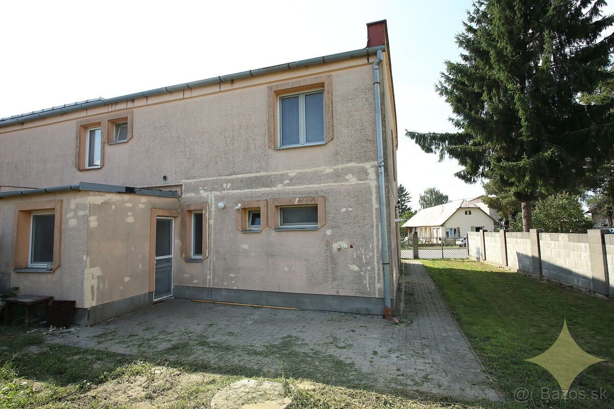 Priestranný rodinný dom s dvomi kúpeľňami a ovocným sadom v - 3