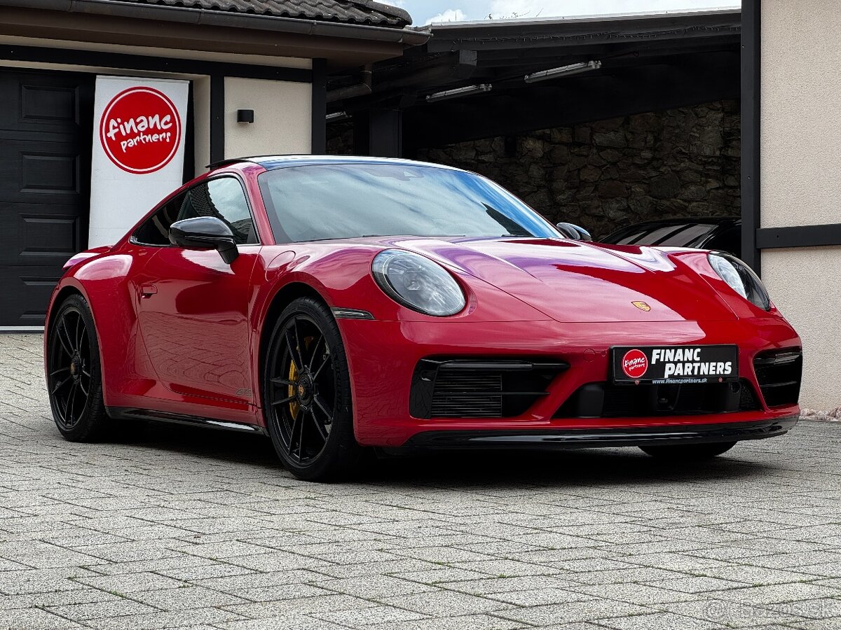 Porsche 911 Carrera 4 GTS - 3