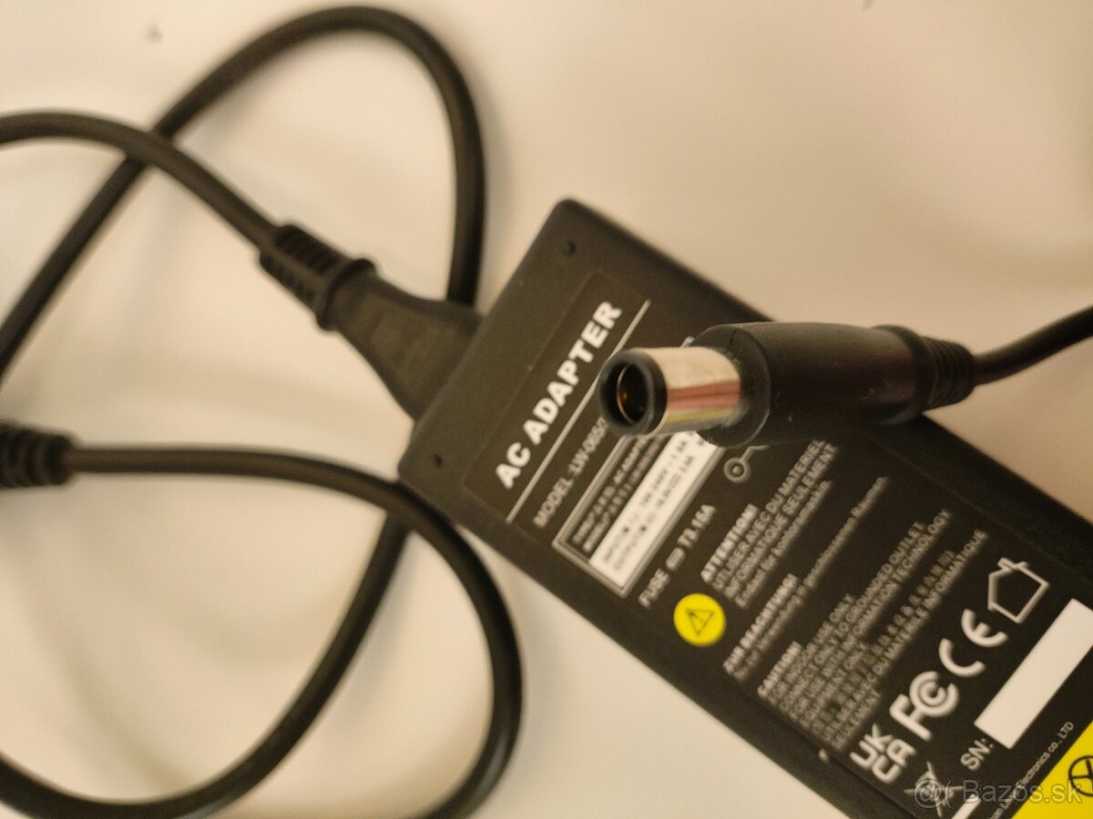 Predám univerzálny 65W AC adaptér (nabíjačku) – 18.5V / 3.5A - 3