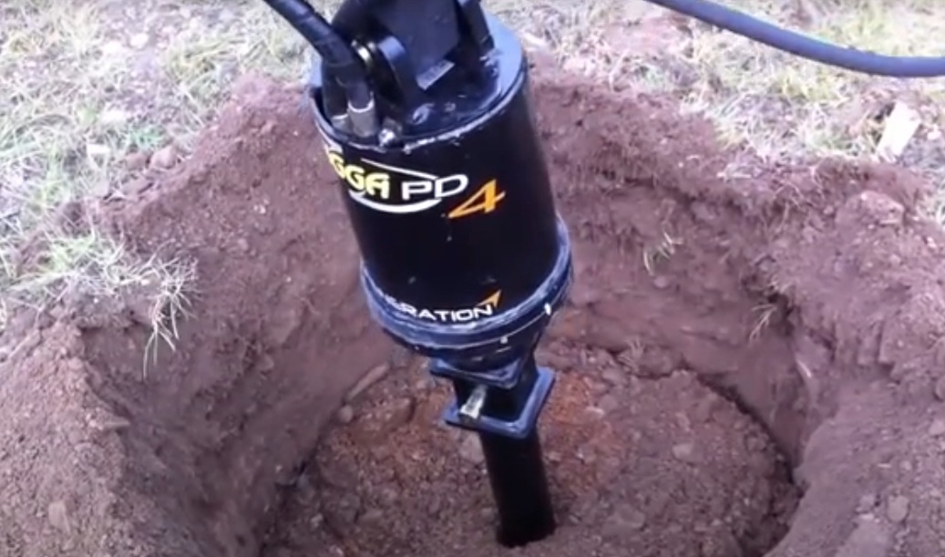 Vykopove a planirovacie prace traktorbagrom a pasovym BAGROM - 3