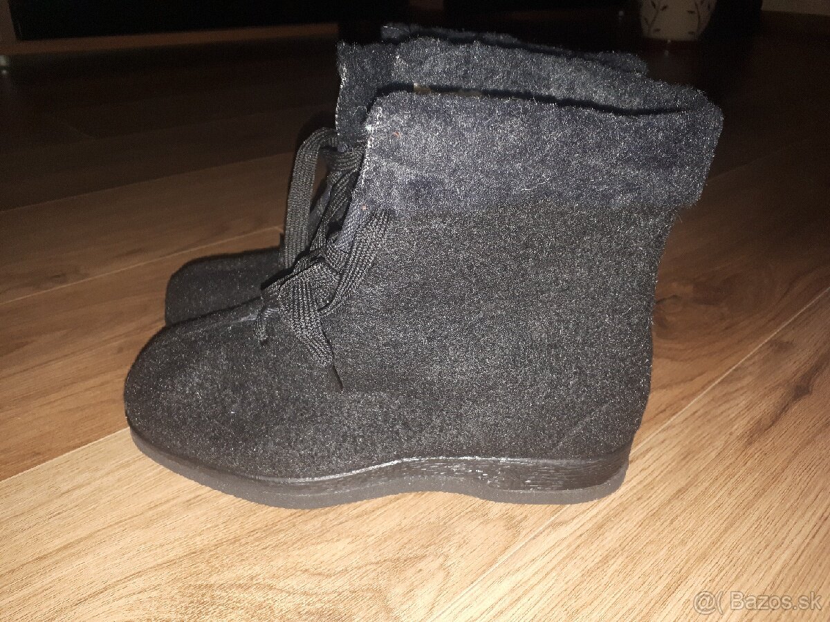 Dámske filcové papuče, kapce na zips alebo šnórku - 3