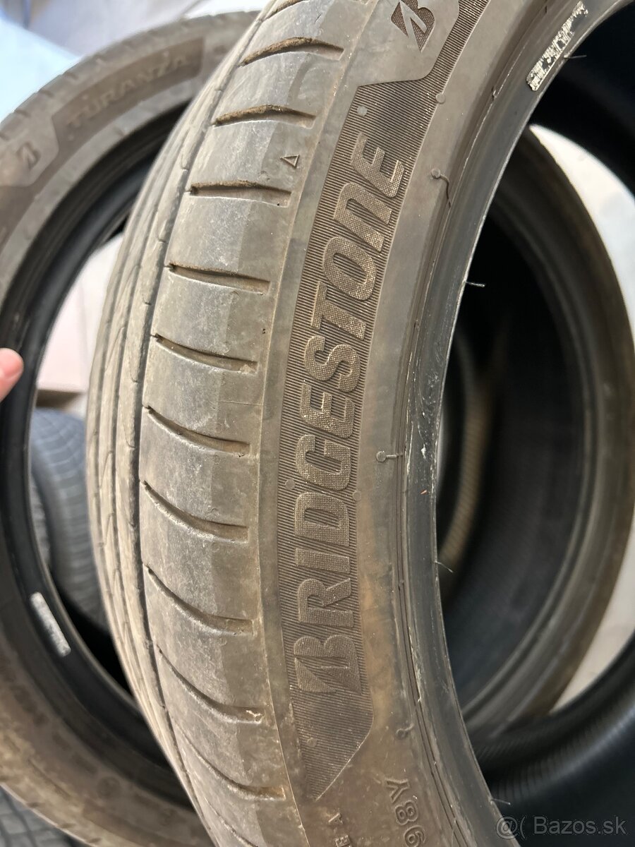 Letné pneumatiky Bridgestone 245/40 R19 - 3