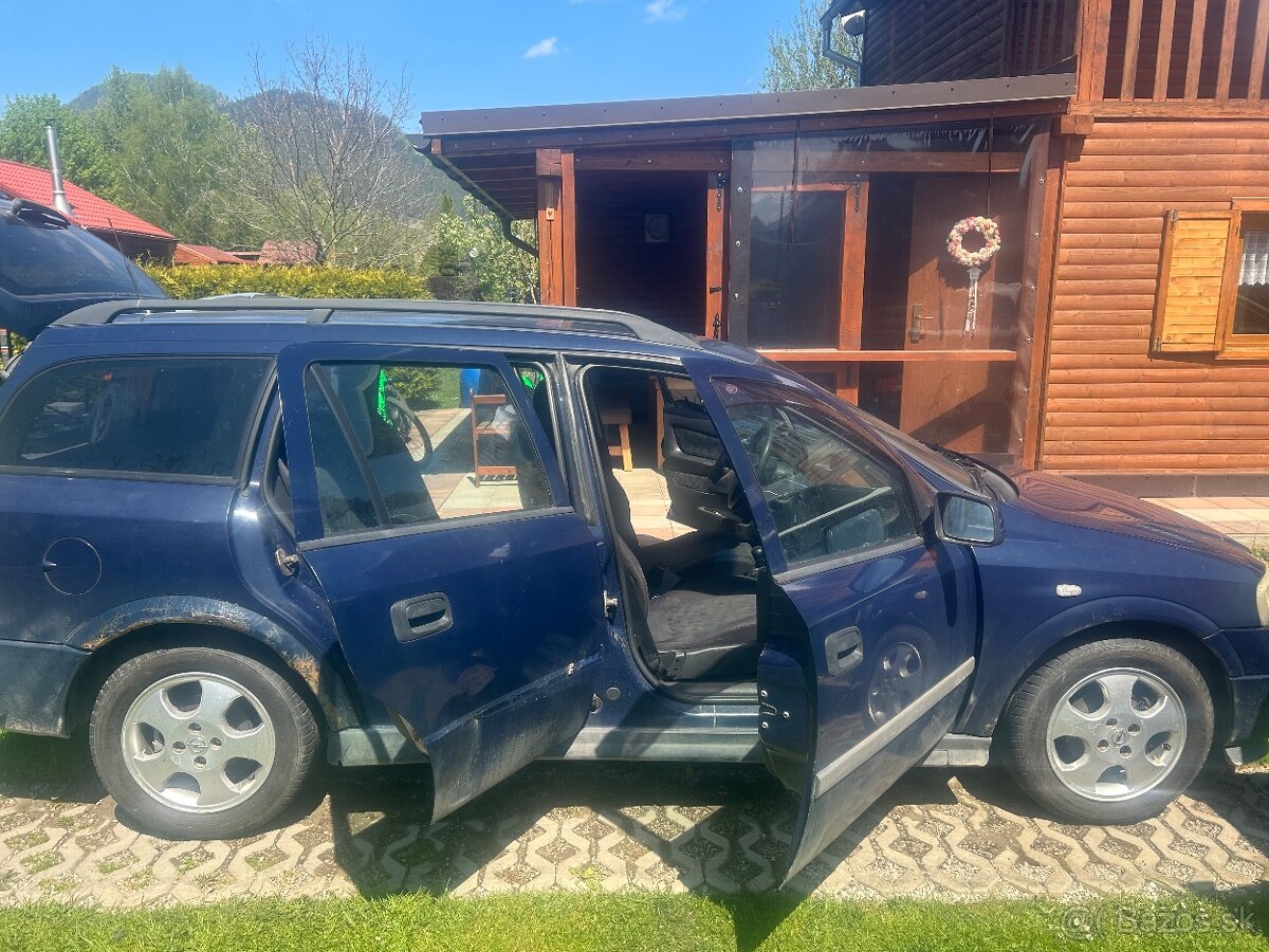 Opel Astra Caravan - 3