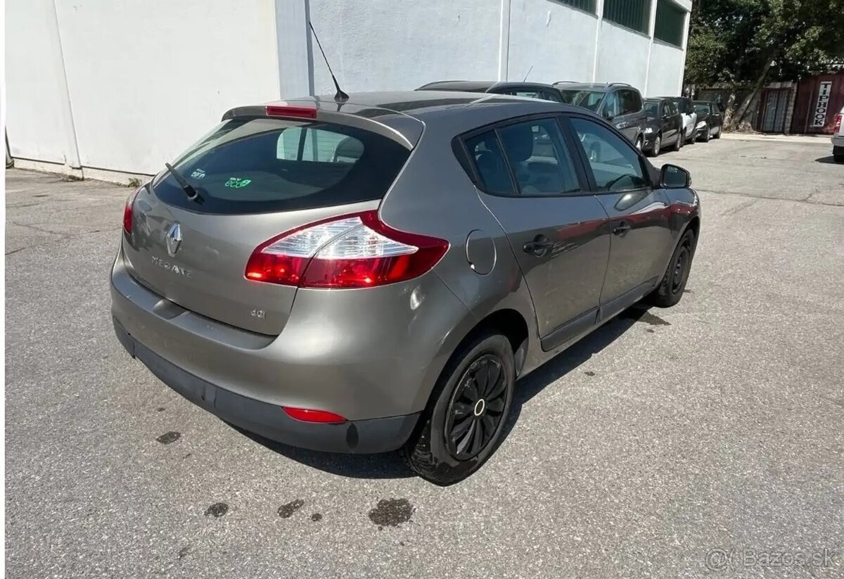 Renault Megane 3 r.2010 1.6i benzín 5 dv.hatchback - 3