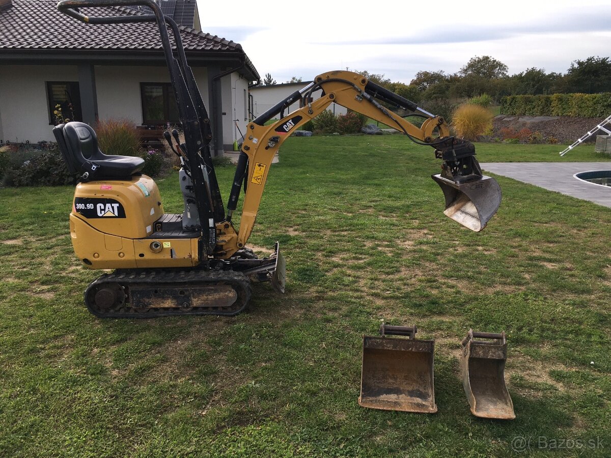 Minibagr CAT 300-9D - 3