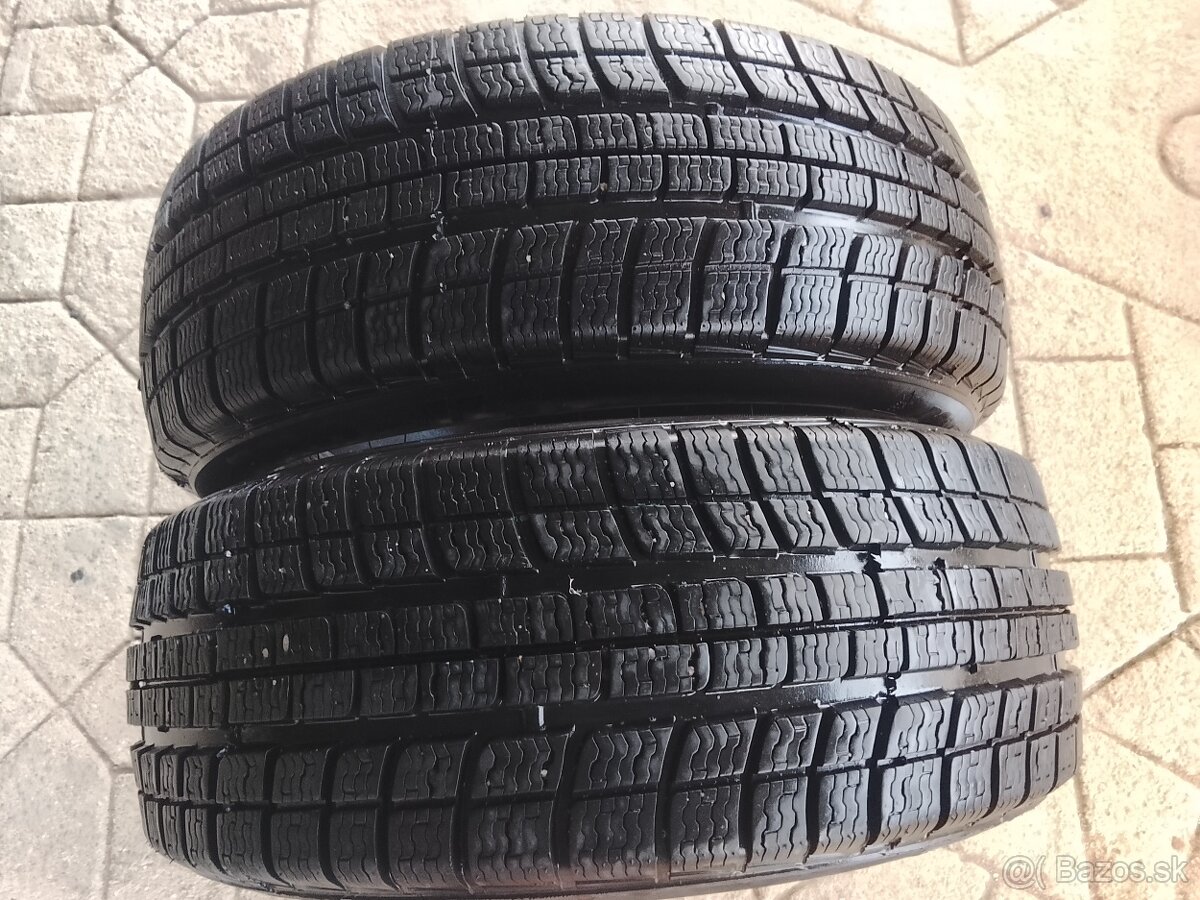 Predám zimné pneu 195/55r15. 8/9mm - 3