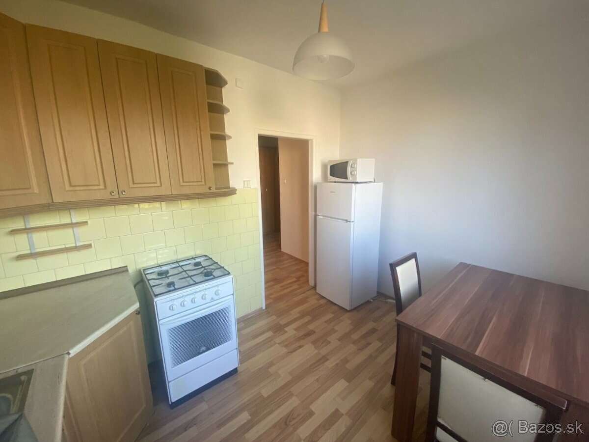 Na prenájom 2 izbový byt v Žiline Bulvár -Hliny I. - 3
