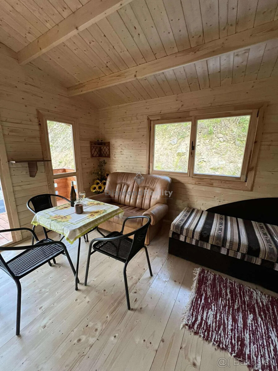 Zrub s pozemkom v Slovinkách, lesy, v zime sneh - 3