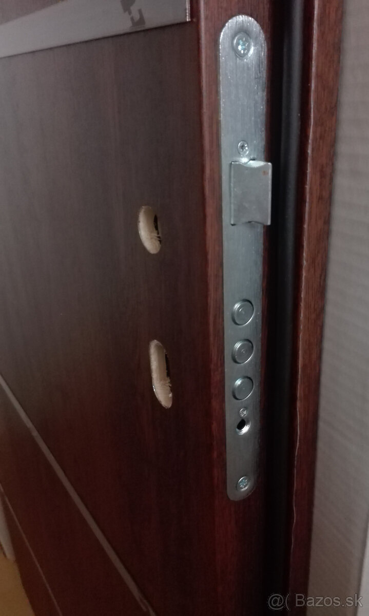 bezpečnostné dvere so zárubňou - 3