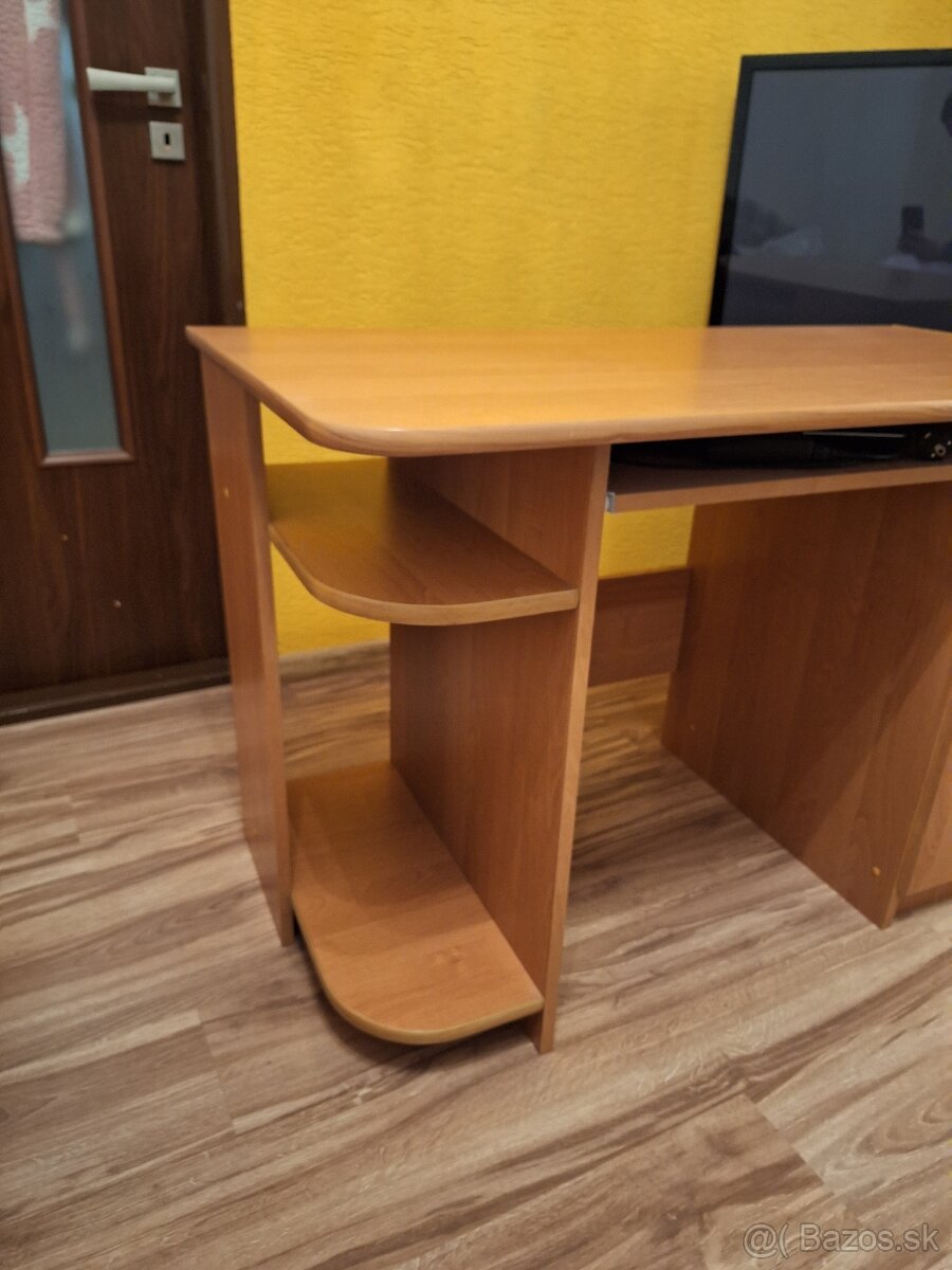 Predam PC stolik. - 3