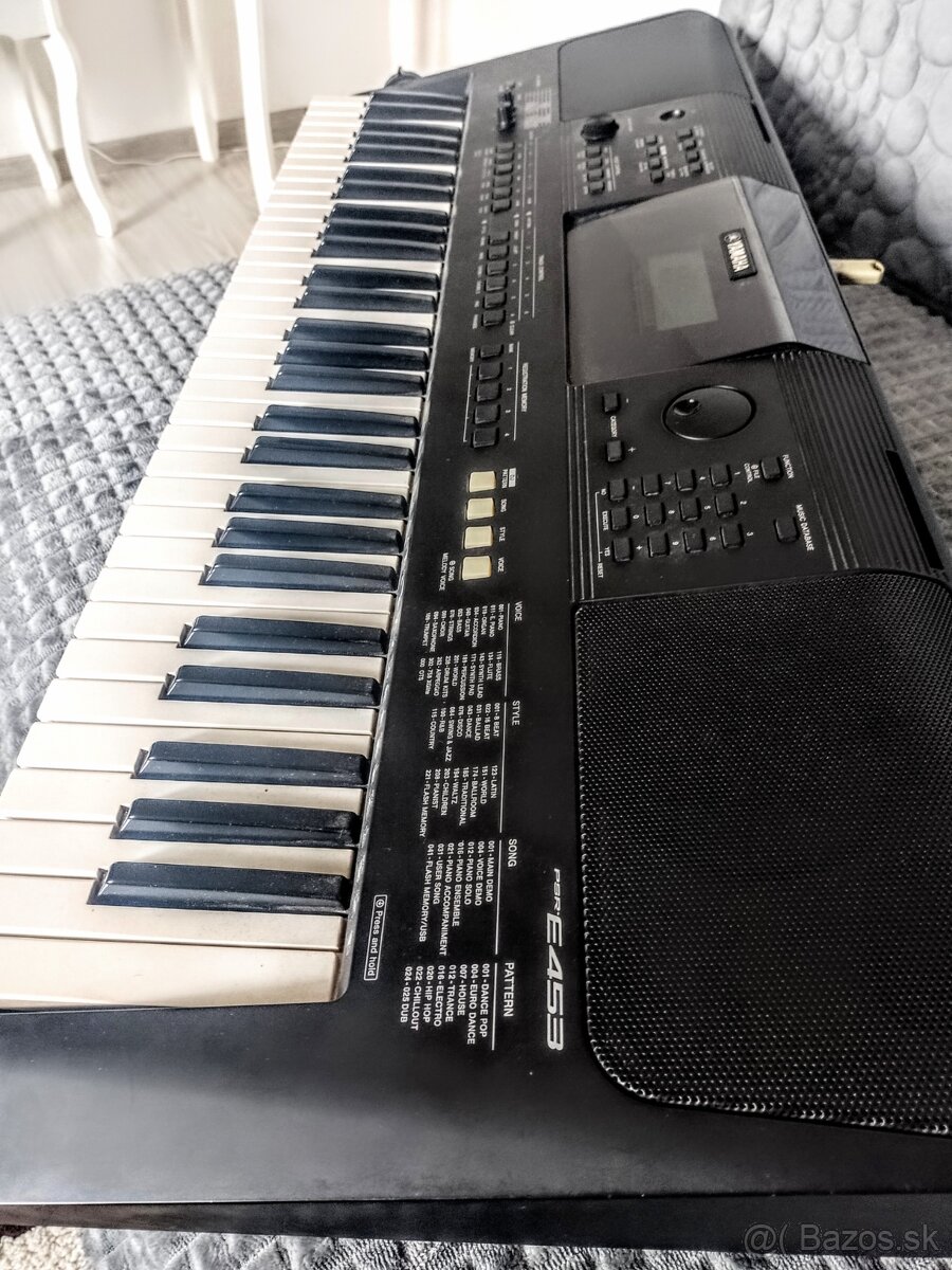 Yamaha PSR E453 - 3