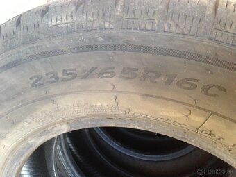 Predám celoročne Pneu 235/65r16c 5mm - 3