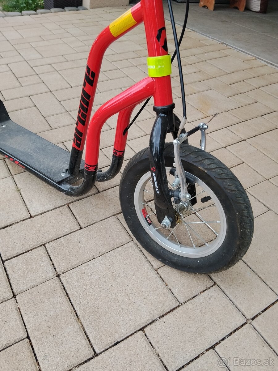Kolobežka TWELVEMAX Arcore - 3
