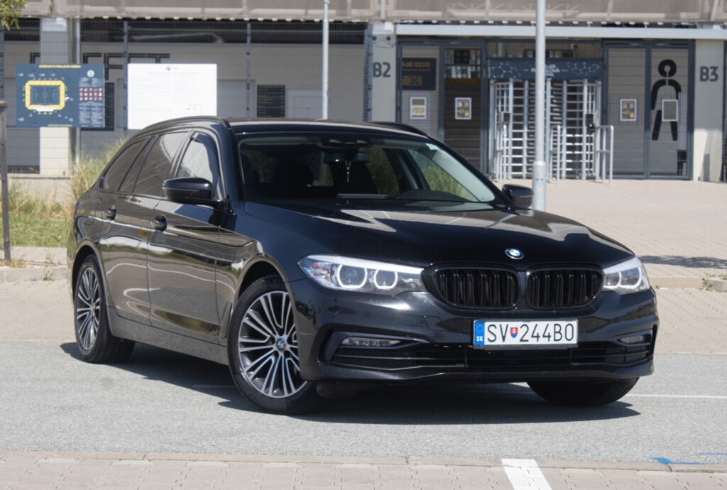 BMW 520d xDrive Touring z roku 2018 - 3