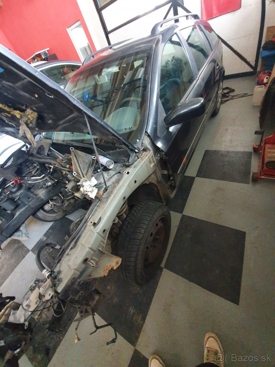 Rozpredam Renault Laguna 1.9 - 3