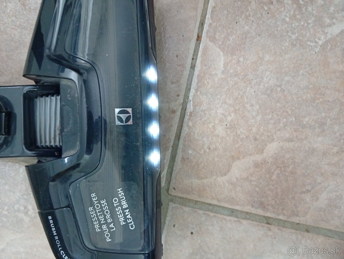 Predám akú vysávač Electrolux ERGO rapido - 3