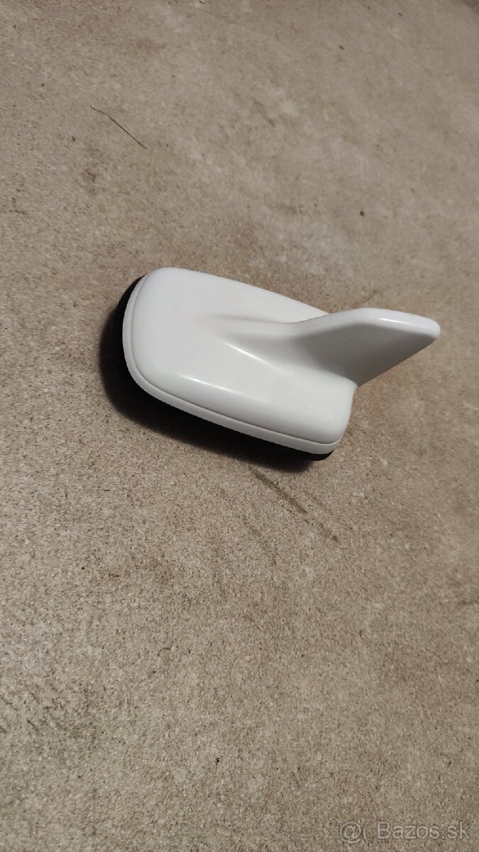 Strešná anténa Audi A8/Q3 - 3