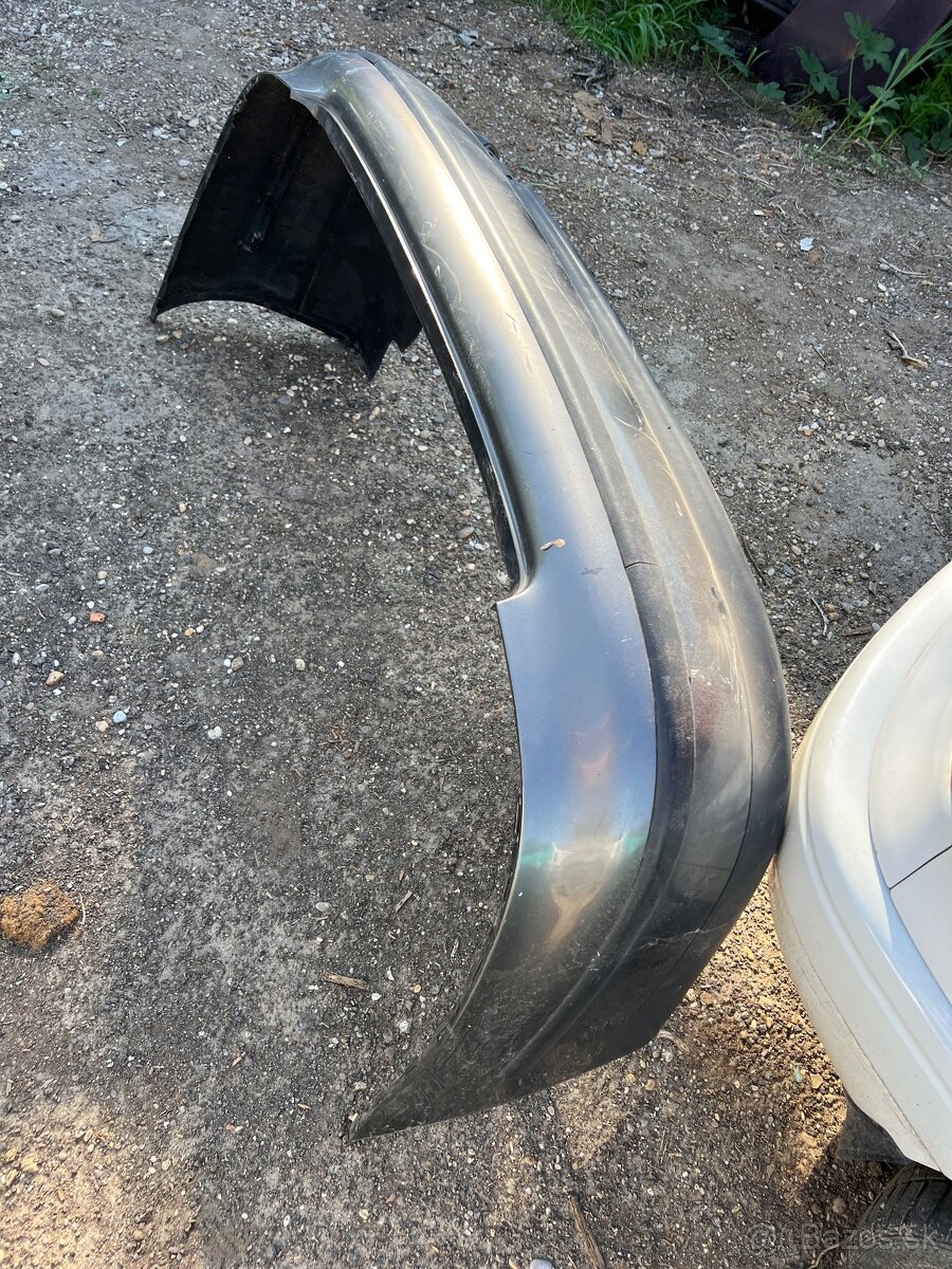 Predám zadný nárazník Seat Toledo - 3