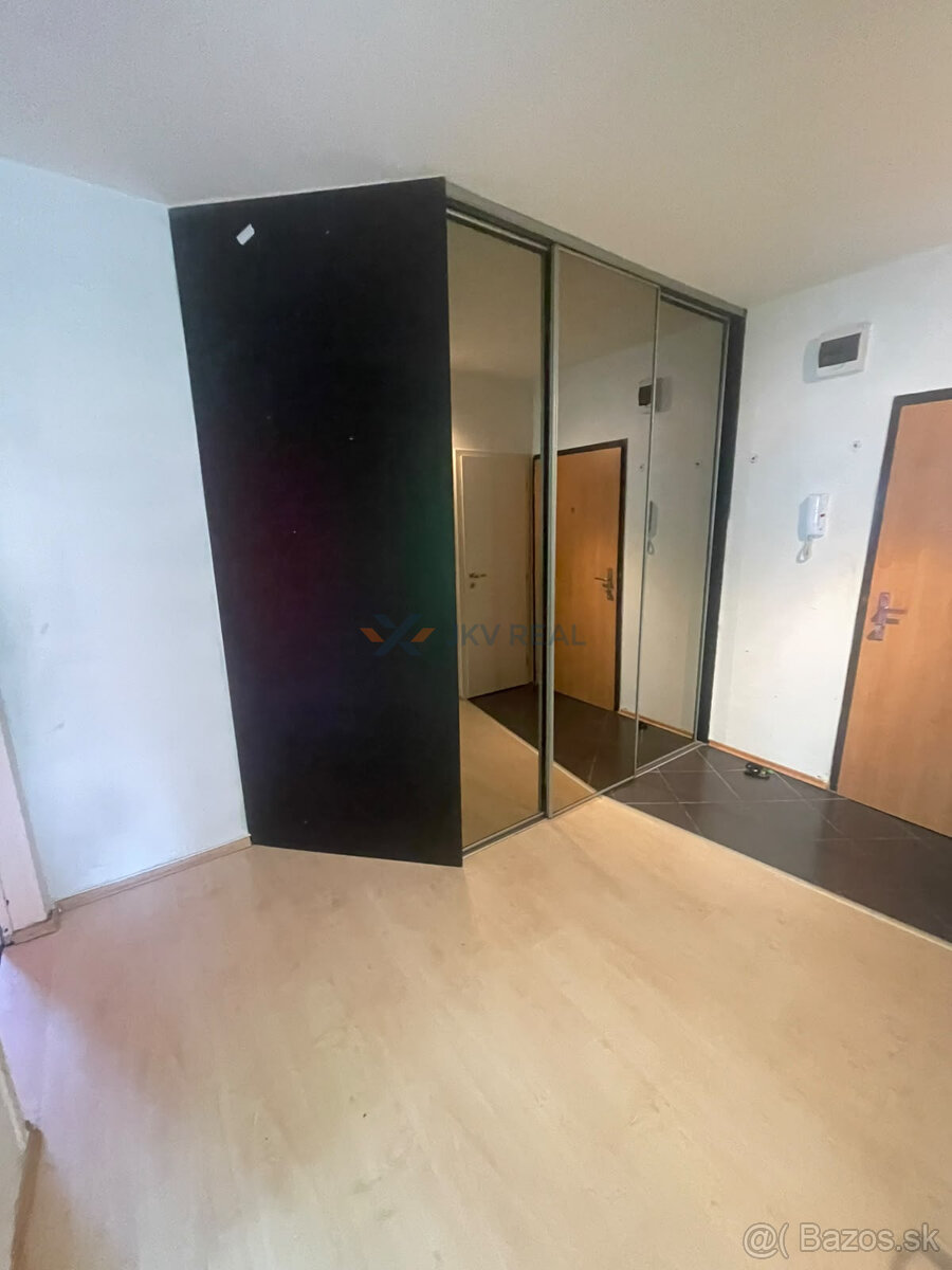 Priestranný 3-izbový byt s balkónom - 3