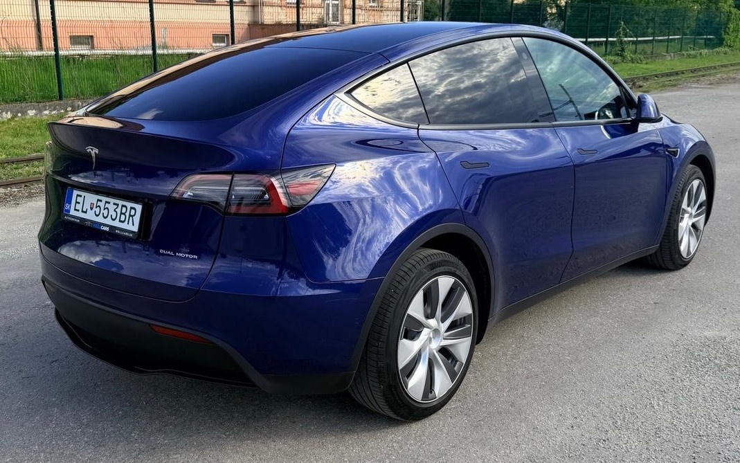 Tesla model Y - 3