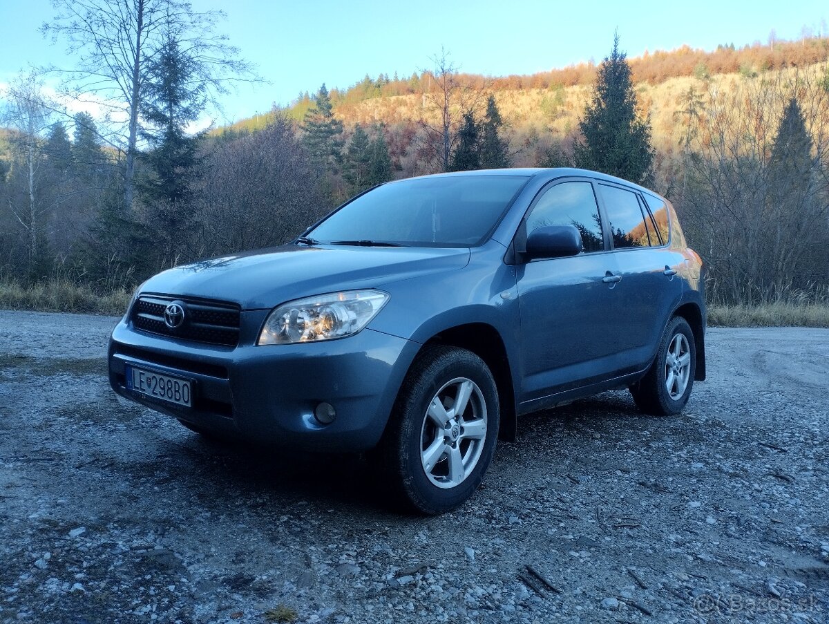 Toyota RAV4 2.0 Benzín - 3