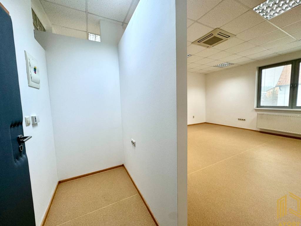 NA PRENÁJOM PRIESTORY PRE AMBULANCIU LEKÁRA, SENICA - 3