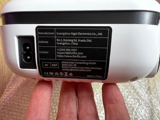 Biely LCD projektor RD-852 pre domáce kino - 3