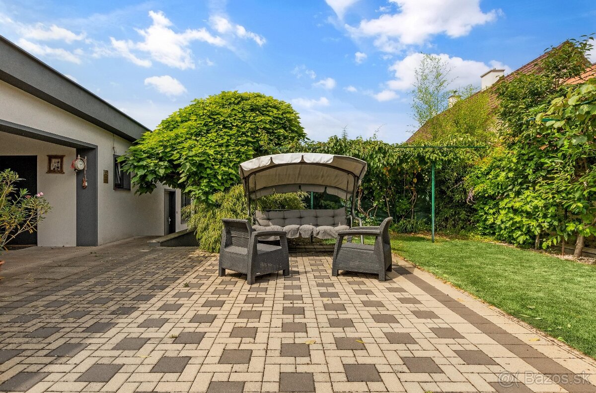 Na predaj komfortný a kvalitne postavený dom, Sološnica - 3