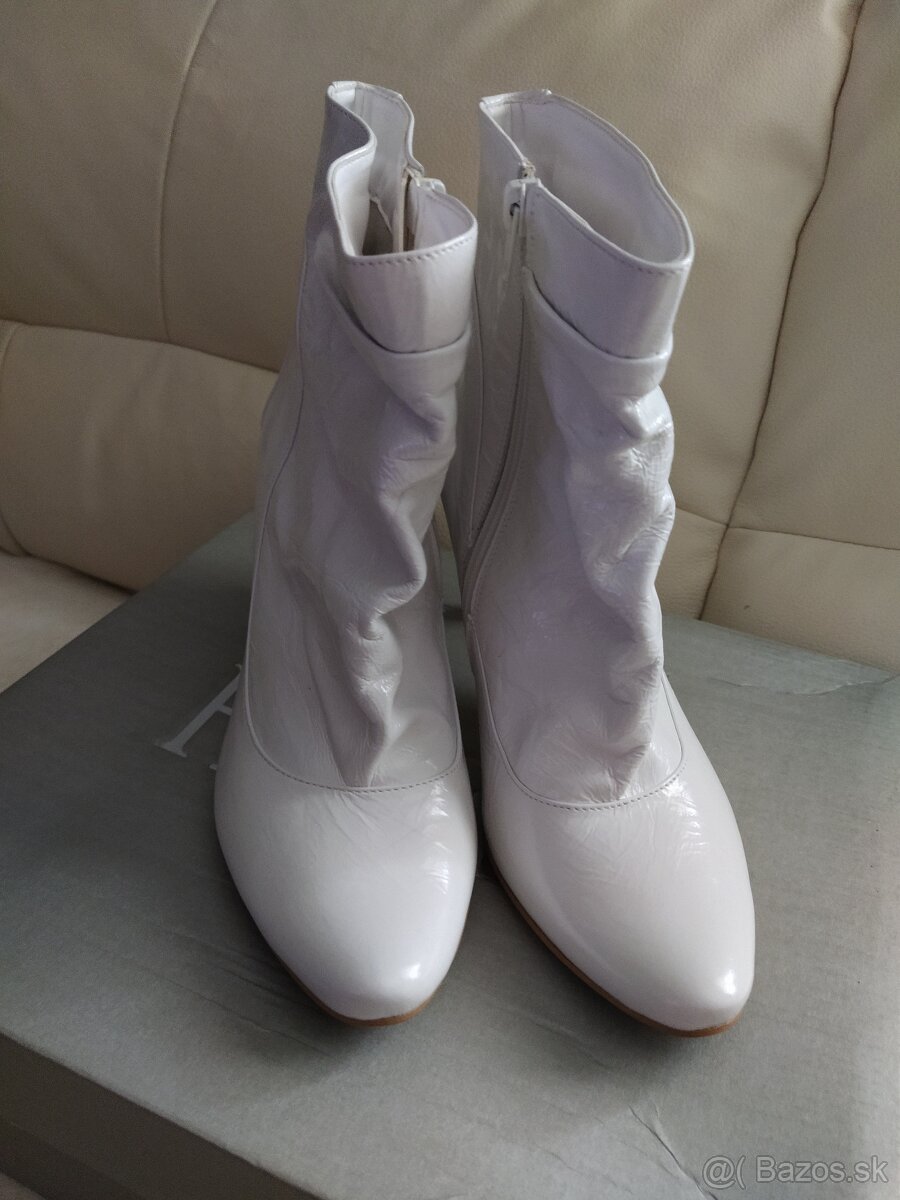 NOVÉ kožené biele jesenné čižmy veľ. 37 (osobný odber) - 3