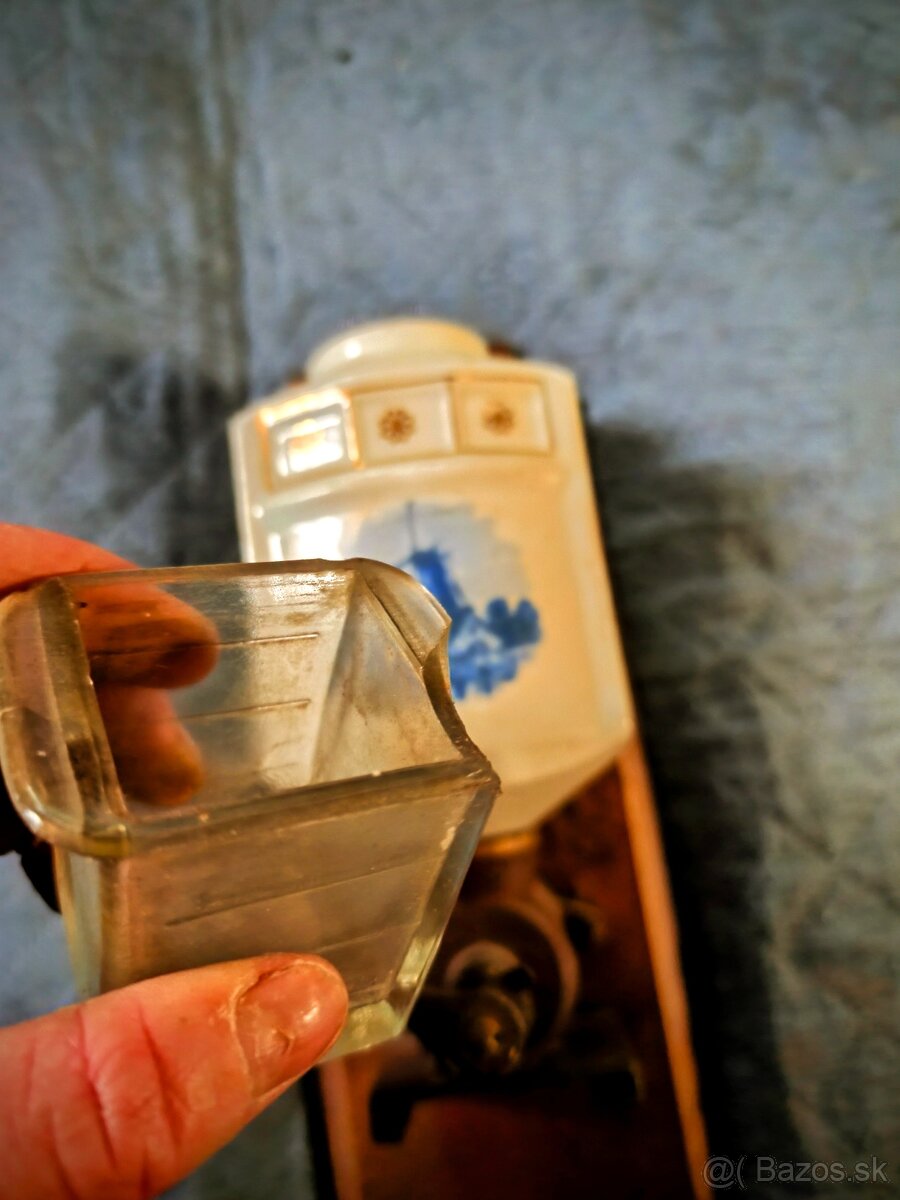 Starožitný mlynček na kávu - 3