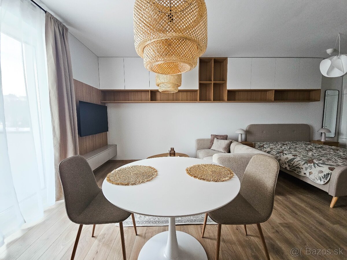 Exkluzívny 1+kk + balkón + parkovanie - 3