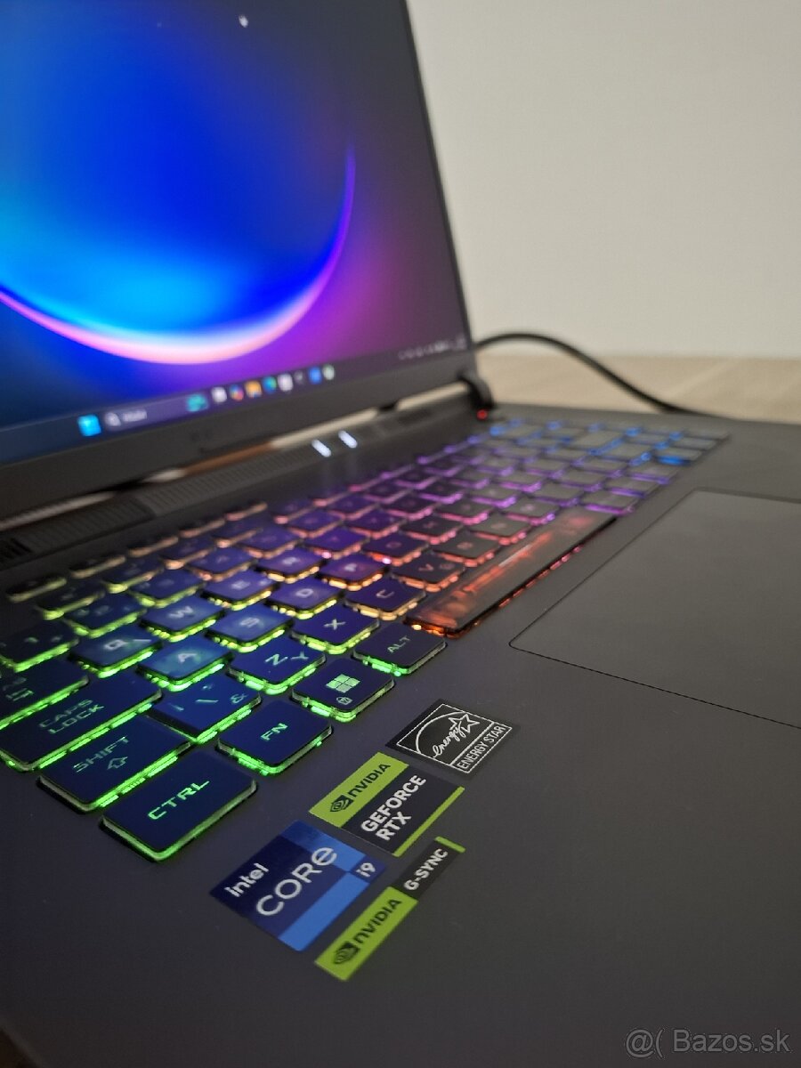 ASUS ROG Strix G16 (i9 / RTX 4070 / 32GB RAM) - 3