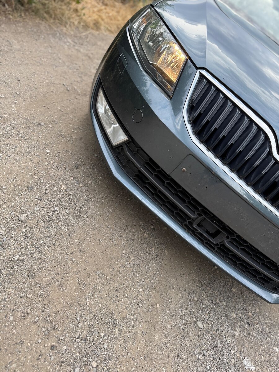 Rozpredam Škoda Octavia 3 1.6 TDi 81kw kombi šedá . Kod farb - 3