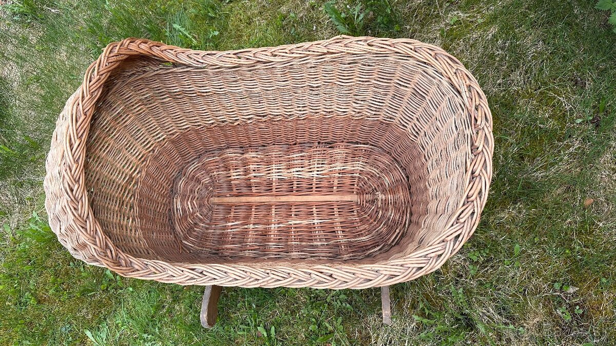 Starožitná pletená kolíska - 3