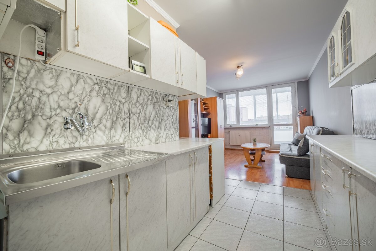 PREDAJ 1,5 izbový: pražský typ bytu s loggiou - 3