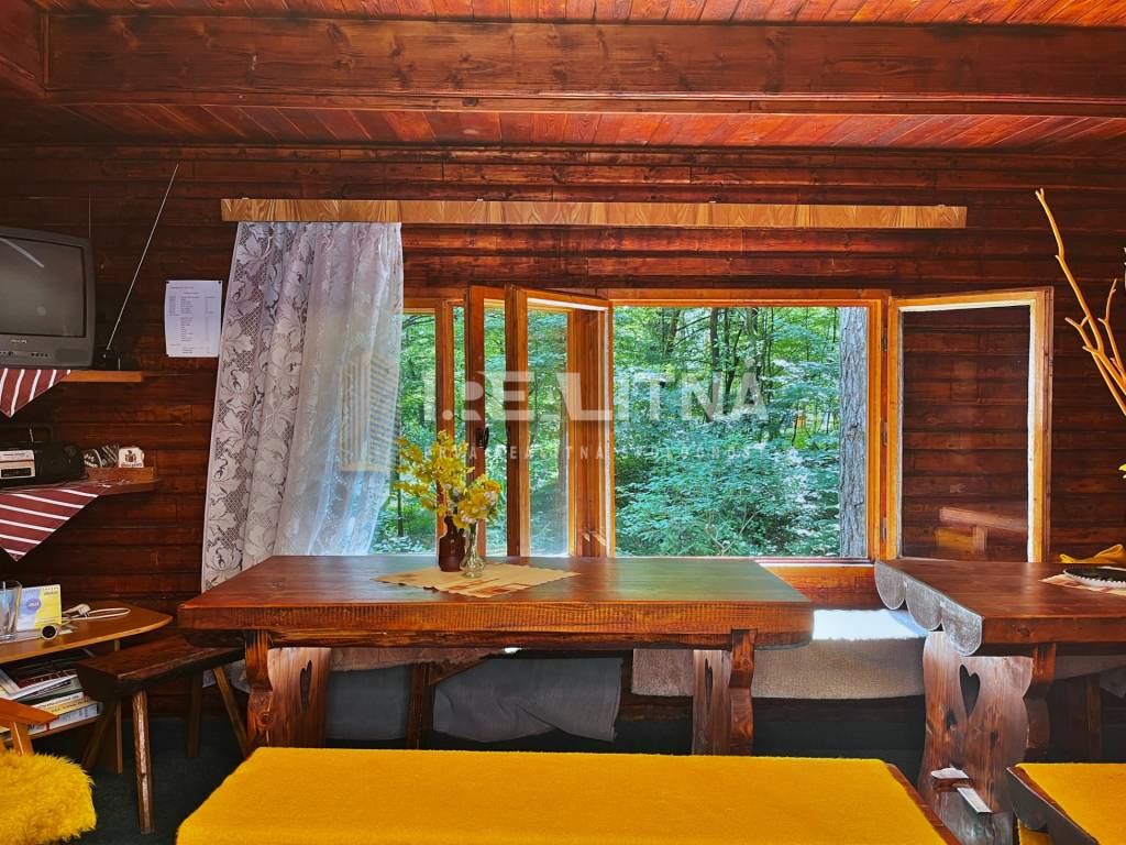 REKREAČNÁ CHATA V LESE NA KOVÁČOVEJ, 339 M2 - 3
