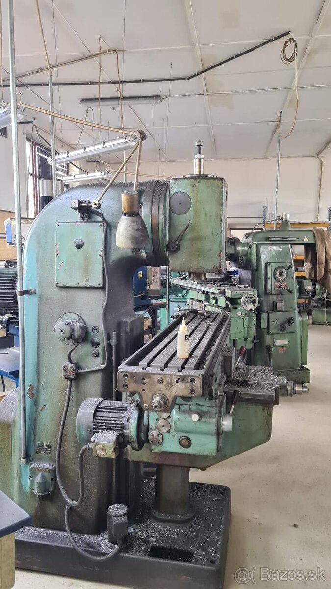 Vertikální frézka TOS FA 3 AV - 3